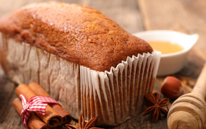 Gembercake met gegrilde perziken